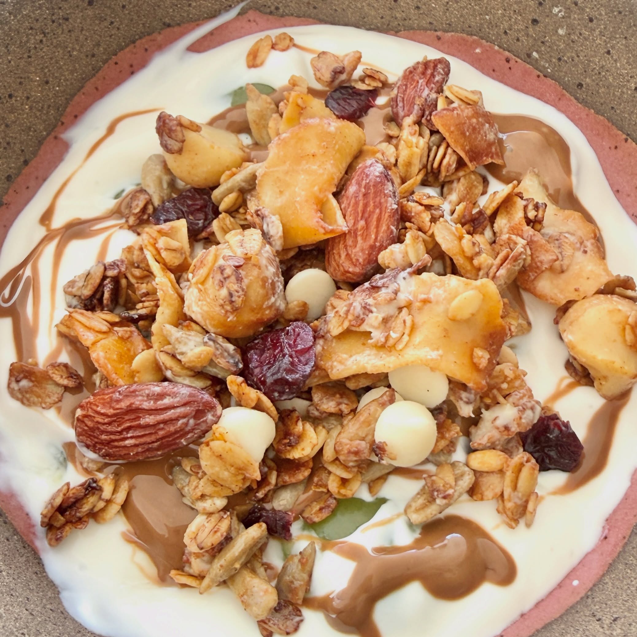 Impossível não se apaixonar por essa combinação perfeita no seu café da manhã: iogurte natural caseiro + frutas + pastinha de castanhas + nossa Granola Blanc!A combinação perfeita entre nutrientes, texturas e muito sabor para começar seu domingo!