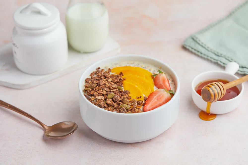 Creamy oats with chocolate granola scaled