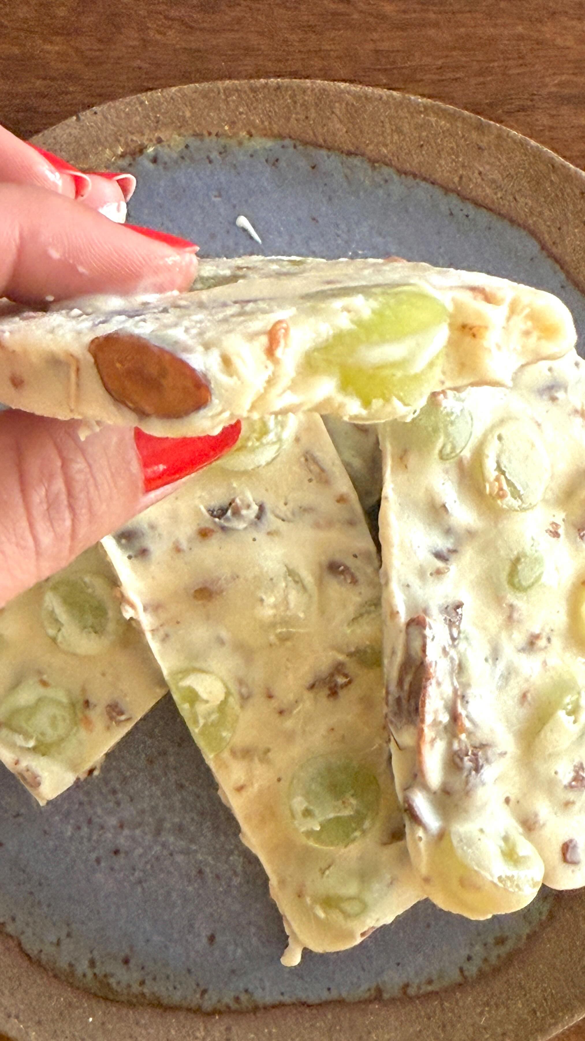 Que tal se refrescar com um lanche delicioso e super nutritivo?!É só acompanhar o vídeo e fazer essa delícia para acompanhar suas tardes de verão.